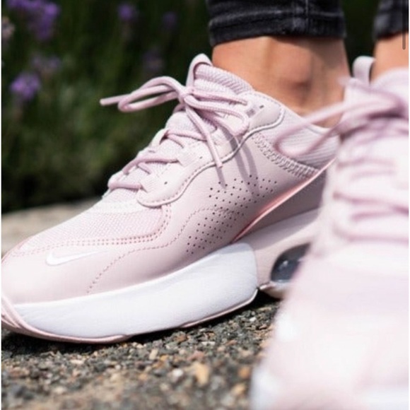 NIKE W AIR MAX VERONA - Picture 1 of 7